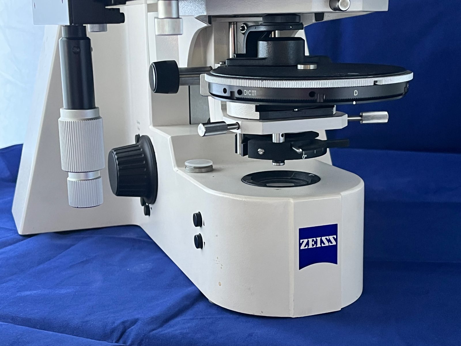 Zeiss 0.9 condenser: phase annuli, darkfield and DIC
